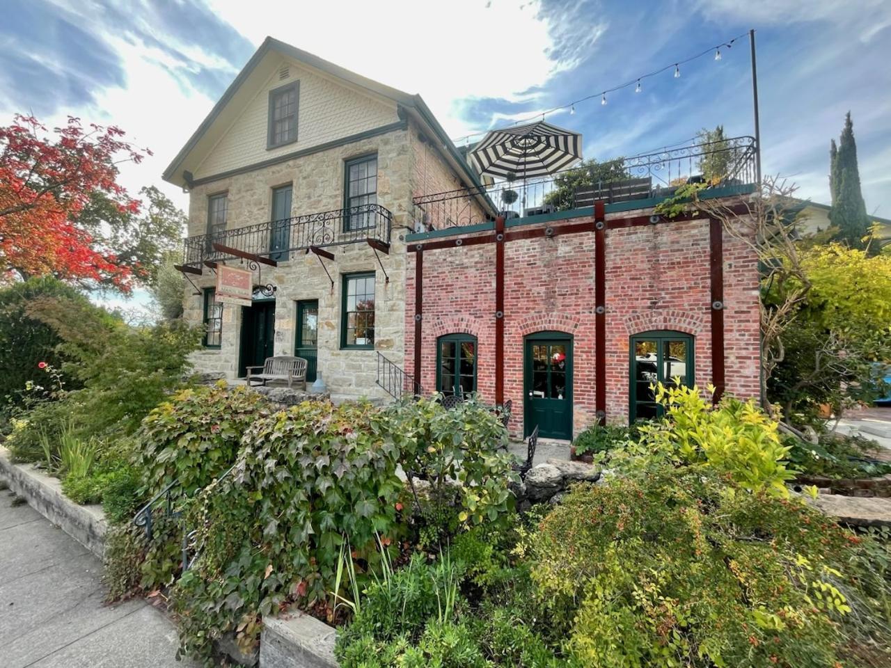 Maison Fleurie, A Four Sisters Inn 4*
